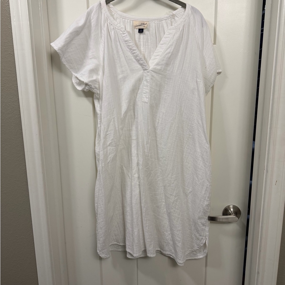 White V-Neck Short Sleeve Dress